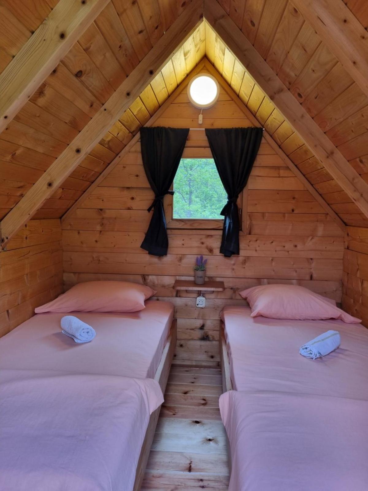 Rafting Camp Modra Rijeka Hotell Scepan-Polje Rum bild
